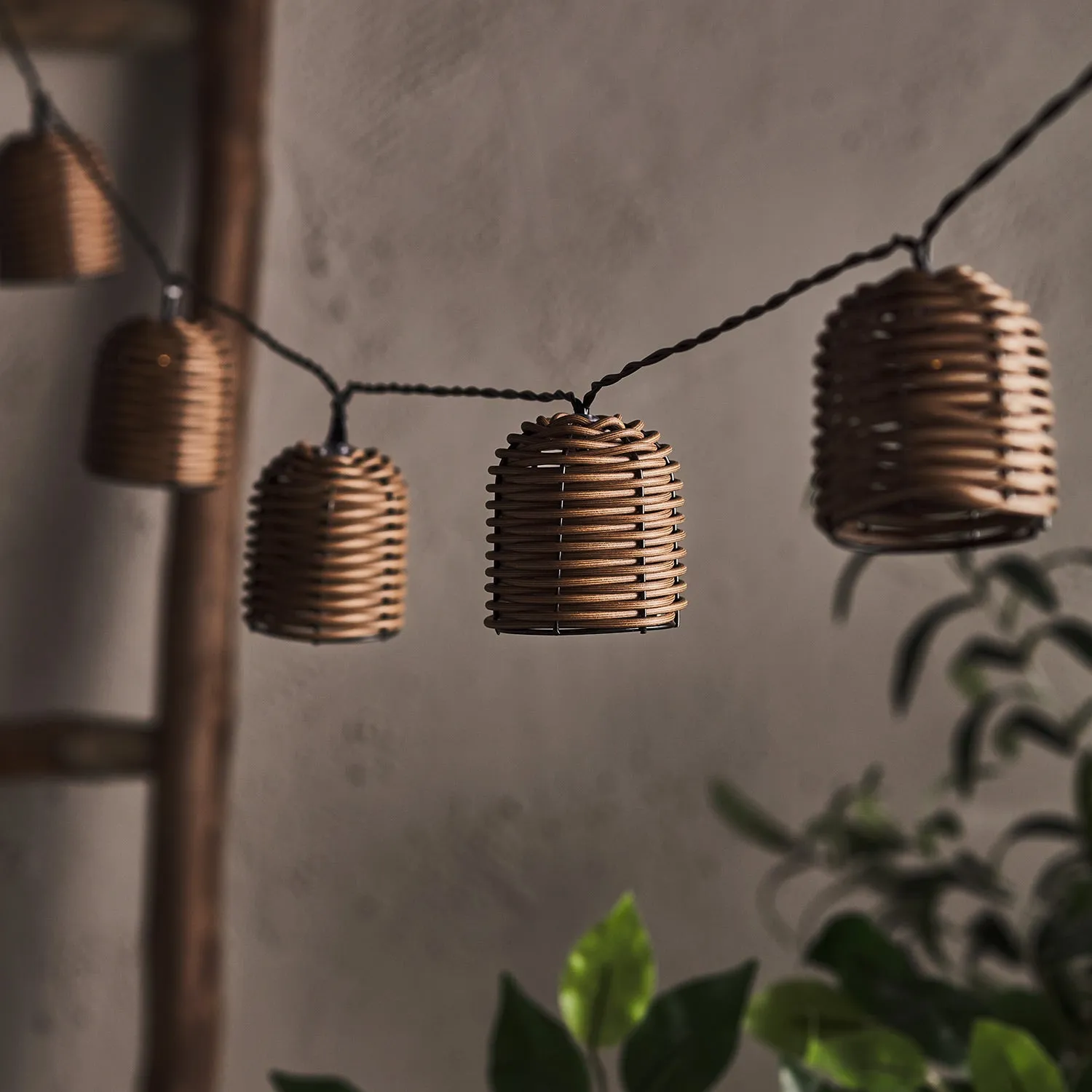 10 Rattan Lantern Solar Fairy Lights