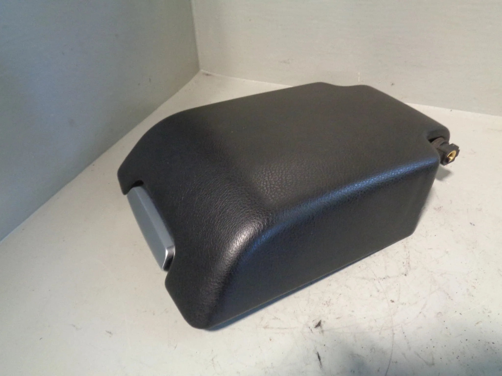 Centre Console Arm Rest Lid Black Range Rover Sport Discovery 3 Grain Leather