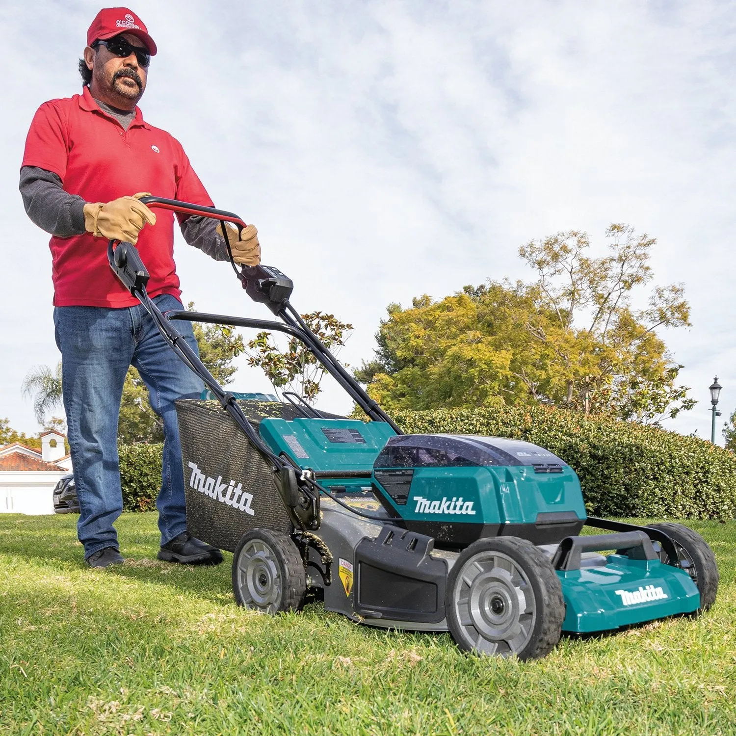 Makita (XML08PT1) 36V (18V X2) LXT® Brushless 21" Self‑Propelled Commercial Lawn Mower Kit w/4 Batteries (5.0Ah)