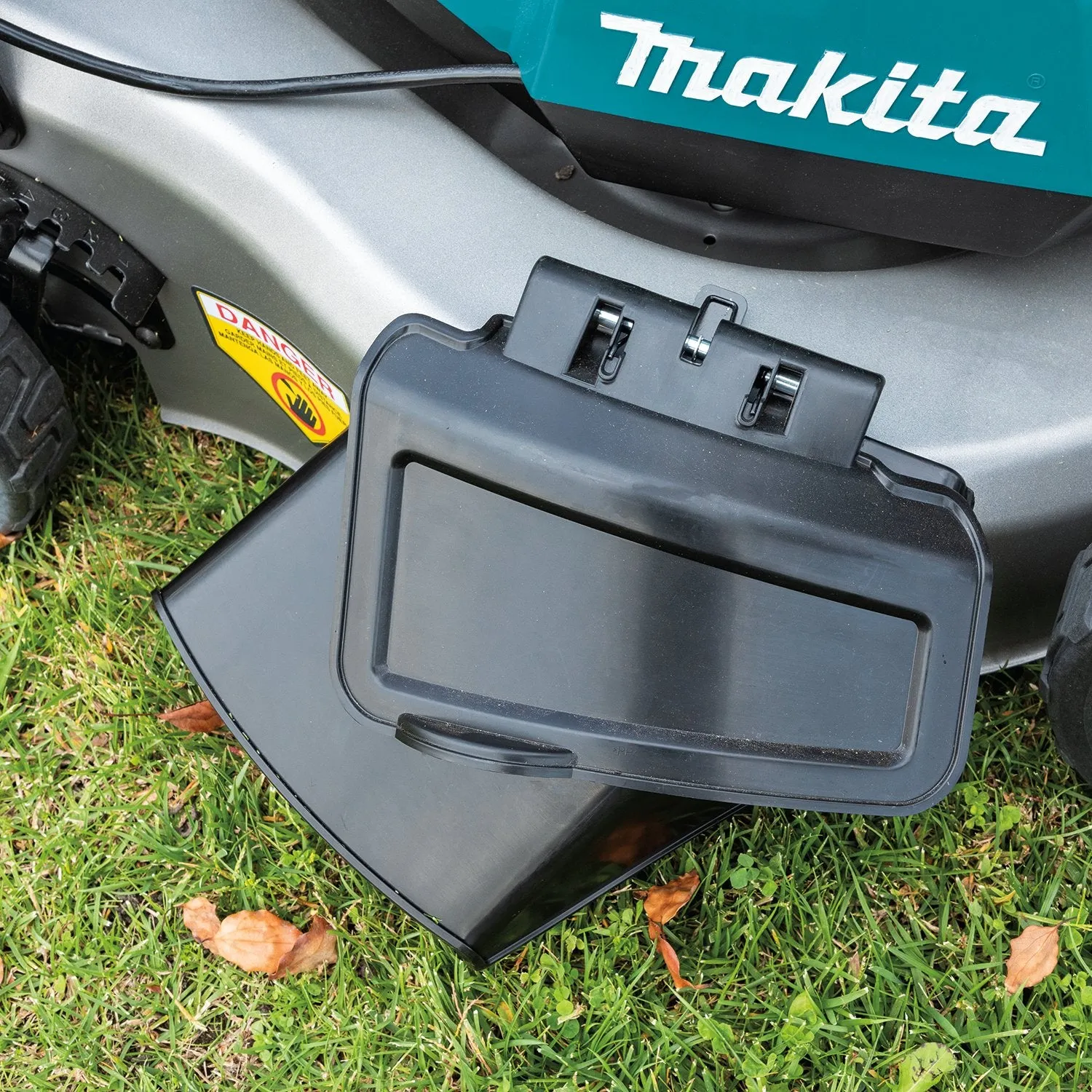 Makita (XML08PT1) 36V (18V X2) LXT® Brushless 21" Self‑Propelled Commercial Lawn Mower Kit w/4 Batteries (5.0Ah)