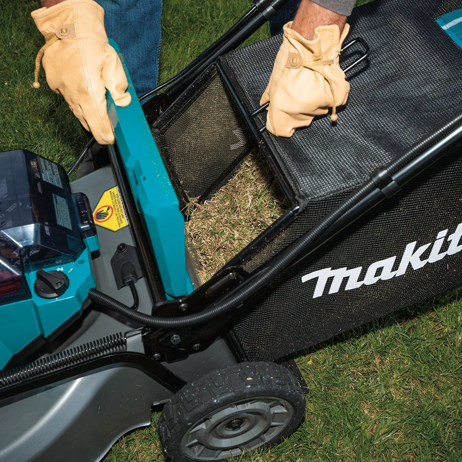 Makita (XML08PT1) 36V (18V X2) LXT® Brushless 21" Self‑Propelled Commercial Lawn Mower Kit w/4 Batteries (5.0Ah)