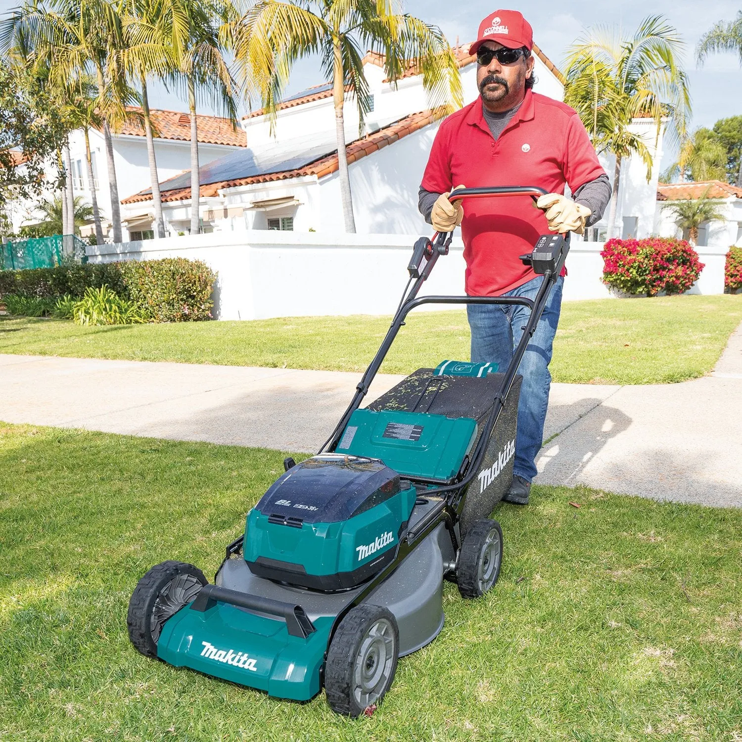 Makita (XML08PT1) 36V (18V X2) LXT® Brushless 21" Self‑Propelled Commercial Lawn Mower Kit w/4 Batteries (5.0Ah)