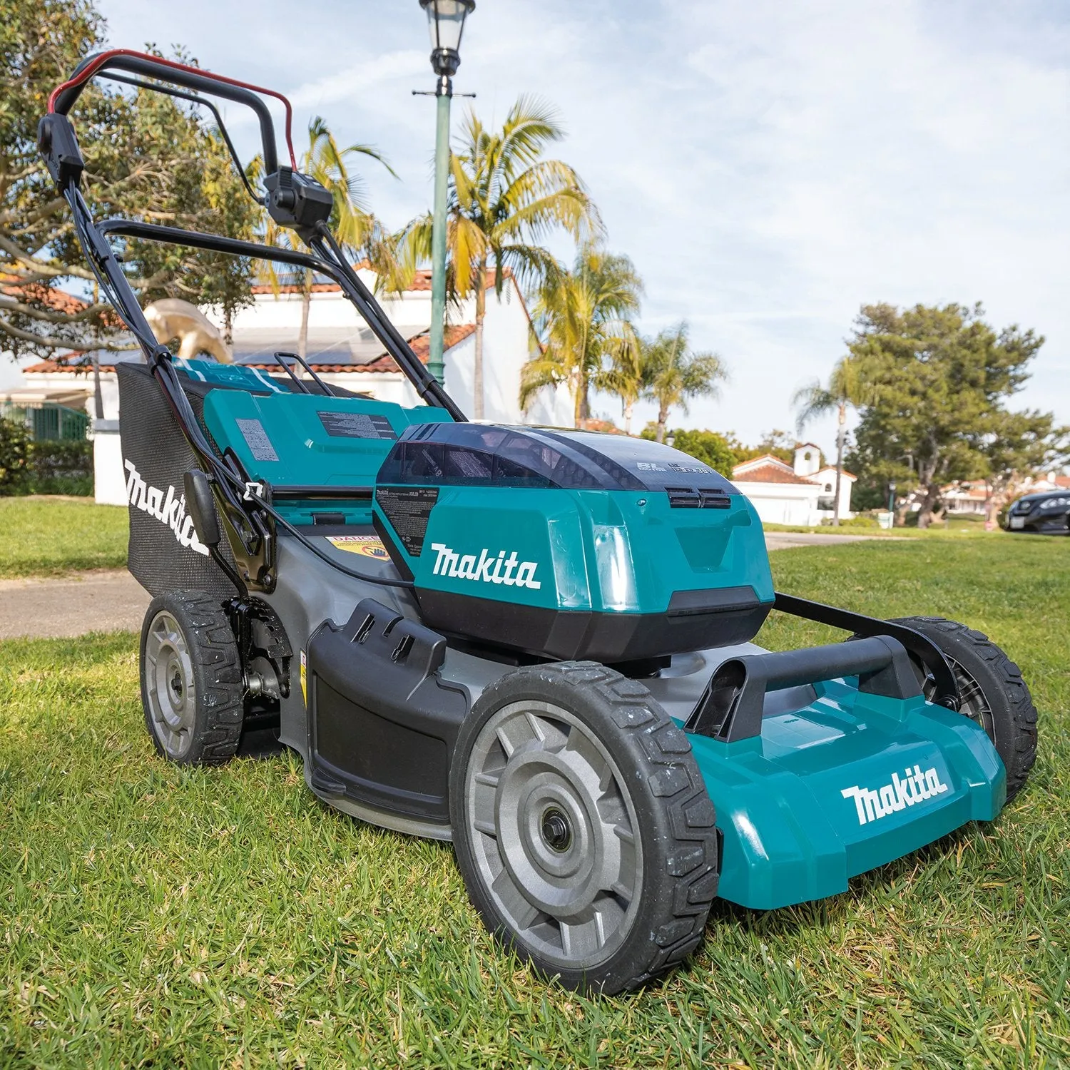 Makita (XML08PT1) 36V (18V X2) LXT® Brushless 21" Self‑Propelled Commercial Lawn Mower Kit w/4 Batteries (5.0Ah)