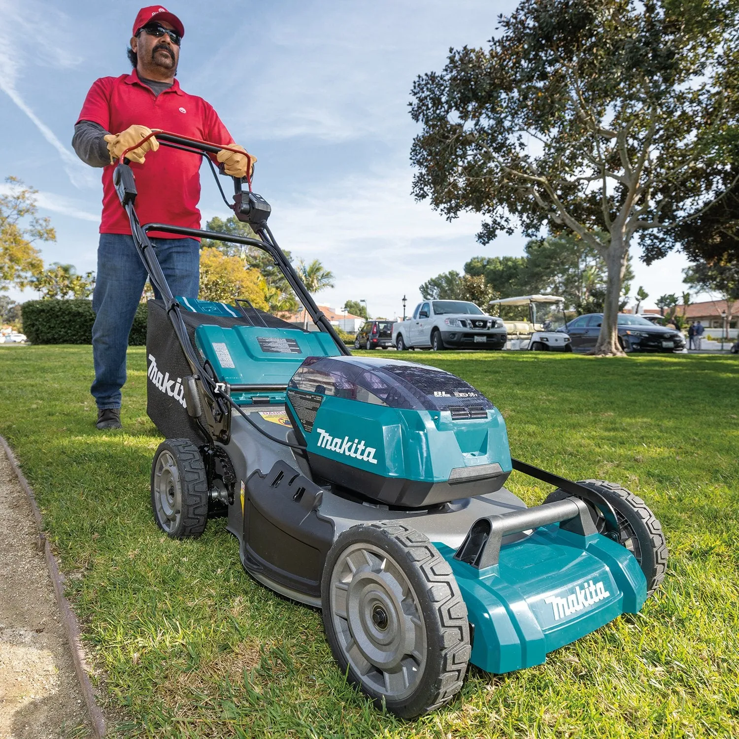 Makita (XML08PT1) 36V (18V X2) LXT® Brushless 21" Self‑Propelled Commercial Lawn Mower Kit w/4 Batteries (5.0Ah)